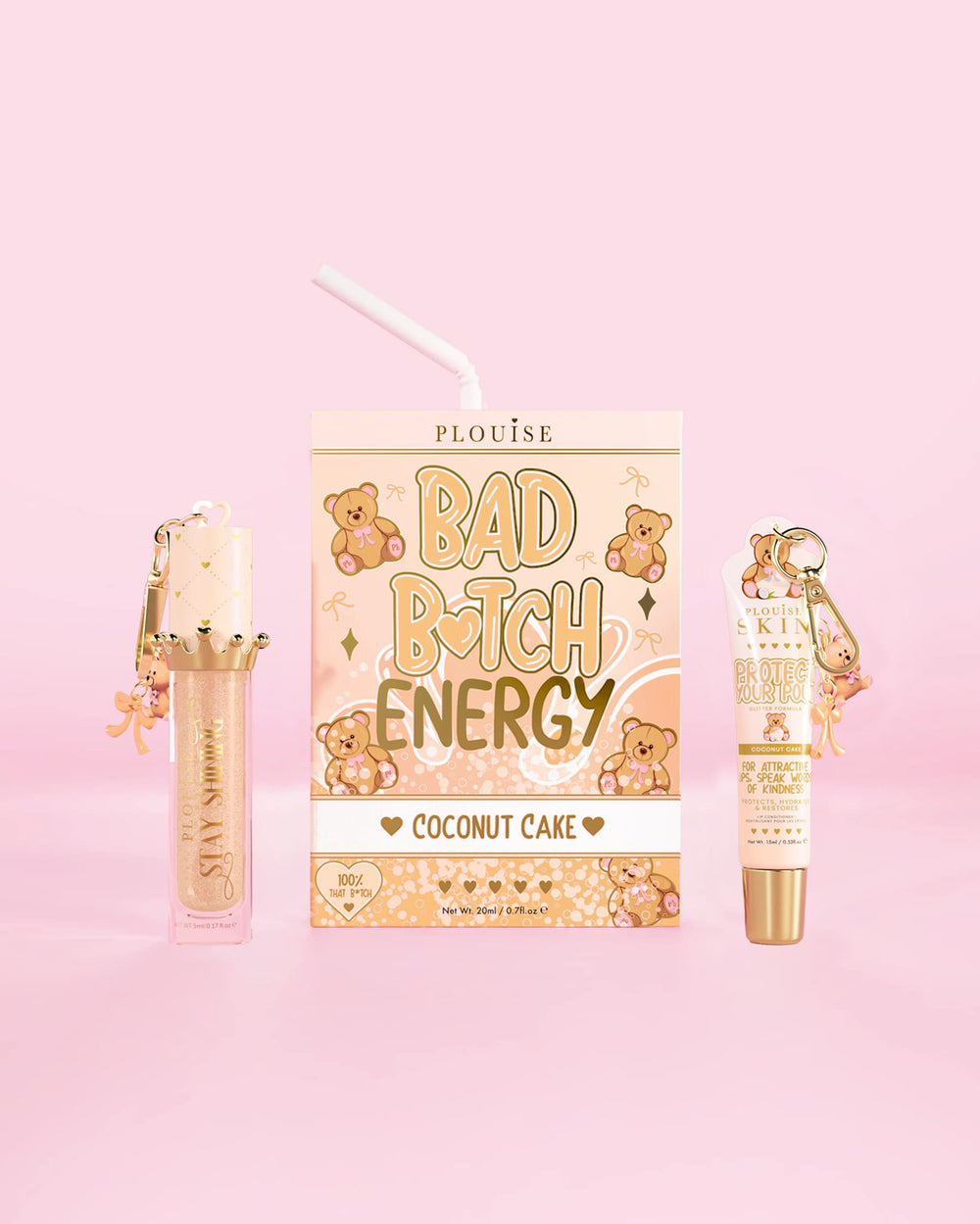 Un duo pour les lèvres P.Louise Teddy Glitter Bad Bitch Energy au parfum de gâteau à la noix de coco comprenant un revitalisant pour les lèvres et une huile pour les lèvres sur un fond rose