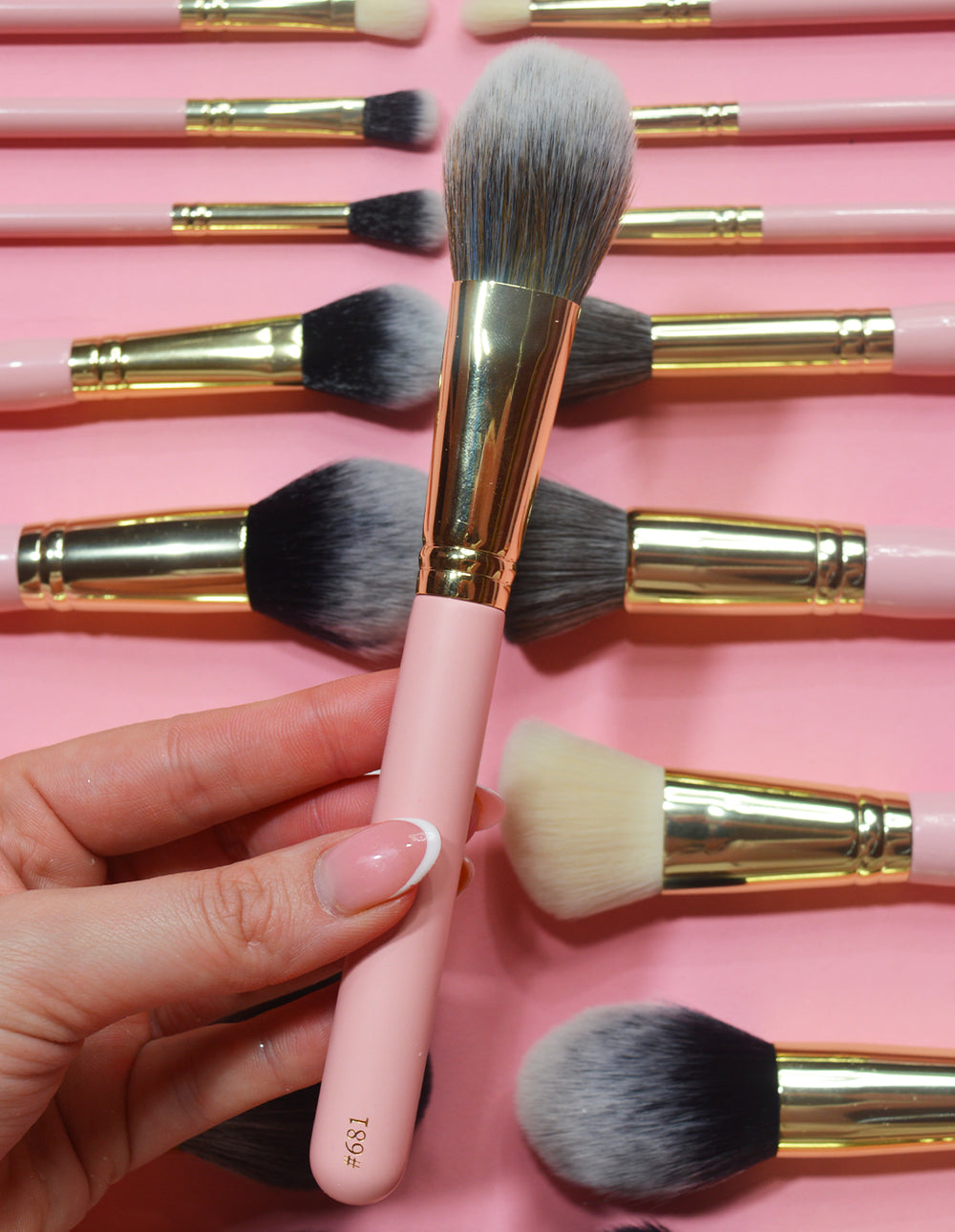 #681 Grande brosse multi-usage pour le visage