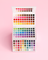 Étui ouvert de la palette de fards à paupières arc-en-ciel P.Louise Creative Comeback XXXL