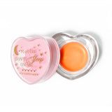 Masque de sommeil à lèvres en forme de coeur rose avec le couvercle retiré sur fond blanc