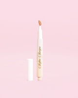 Une image montrant le masque à lèvres teinté P.Louise Softie Swipe dans la teinte Barely There sur un fond rose