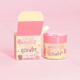 P.Louise « Quel est le scoop ? » gommage corporel extensible au parfum pop pétillant avec un emballage design pop pétillant sur fond rose