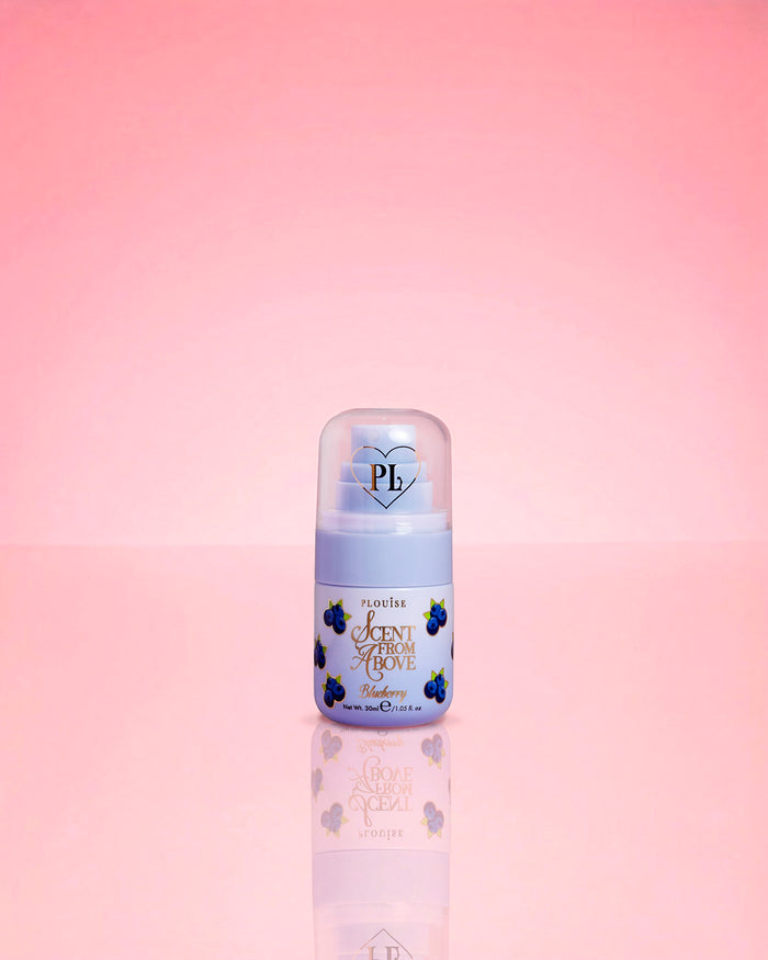 P.Louise Blueberry Mini Scent From Above Brume corporelle sur fond rose