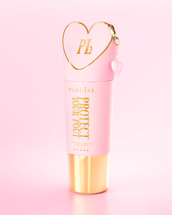 Flacon Protect Your Pout géant rose et doré avec bouchon en forme de coeur sur fond rose clair