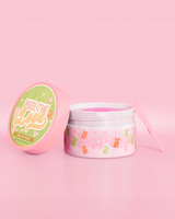 Récipient rose avec motif ours en bonbons sur fond rose